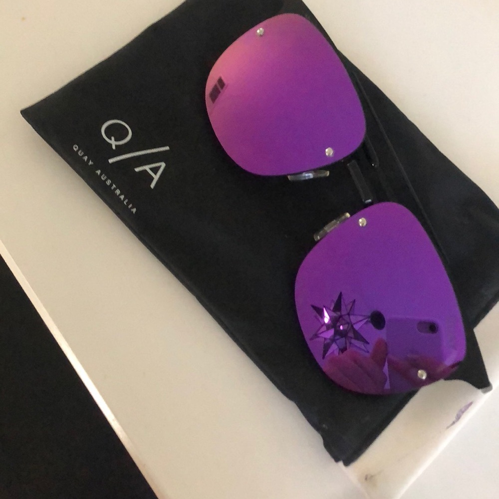 QUAY sunnies
